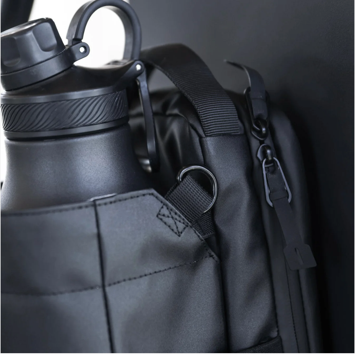 BODYGLOW® MAGNETIC BOTTLE GYM BAG